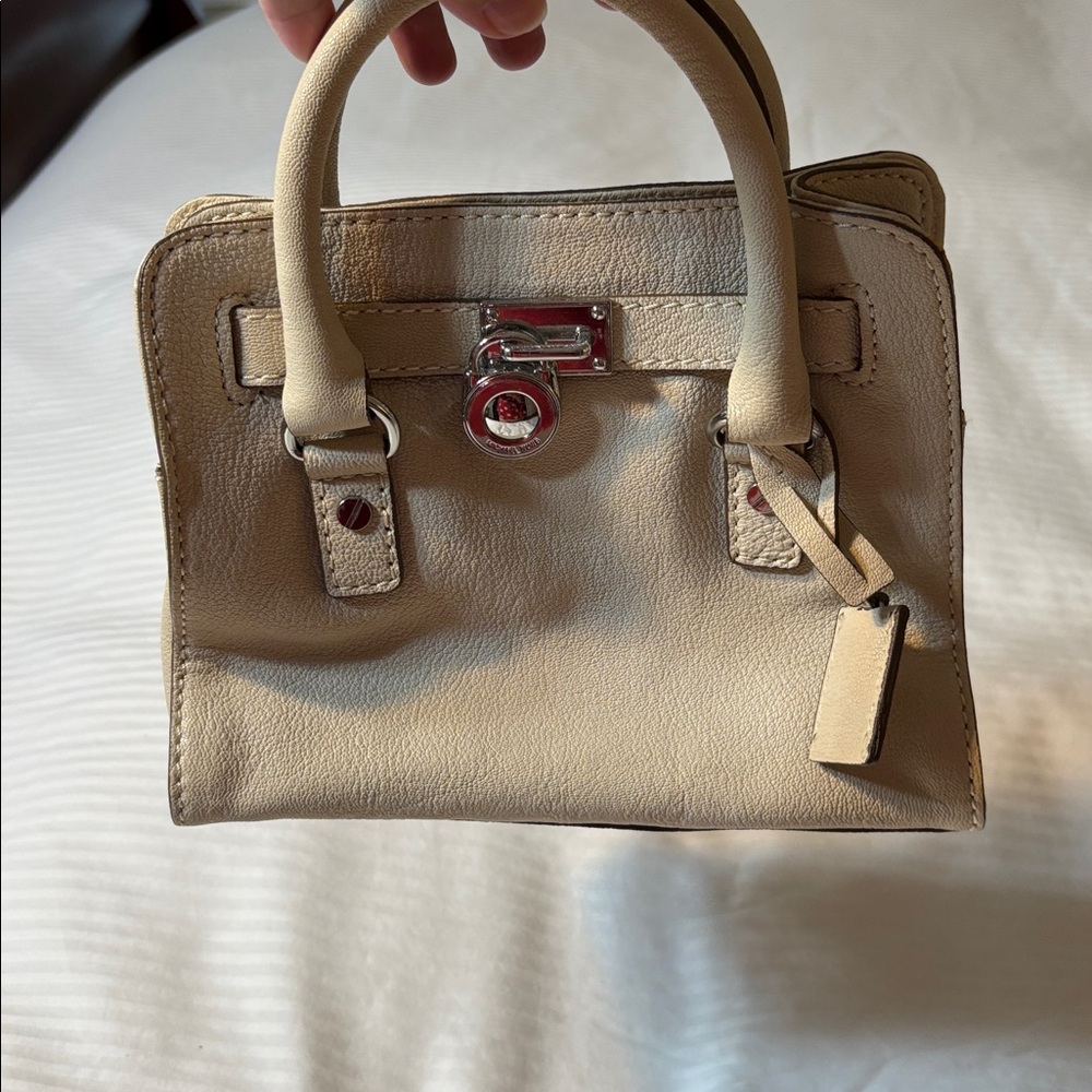 Michael Kors Hamilton satchel handbag in off-white. 
Taupe Leather Small New - Picture 7 of 9
